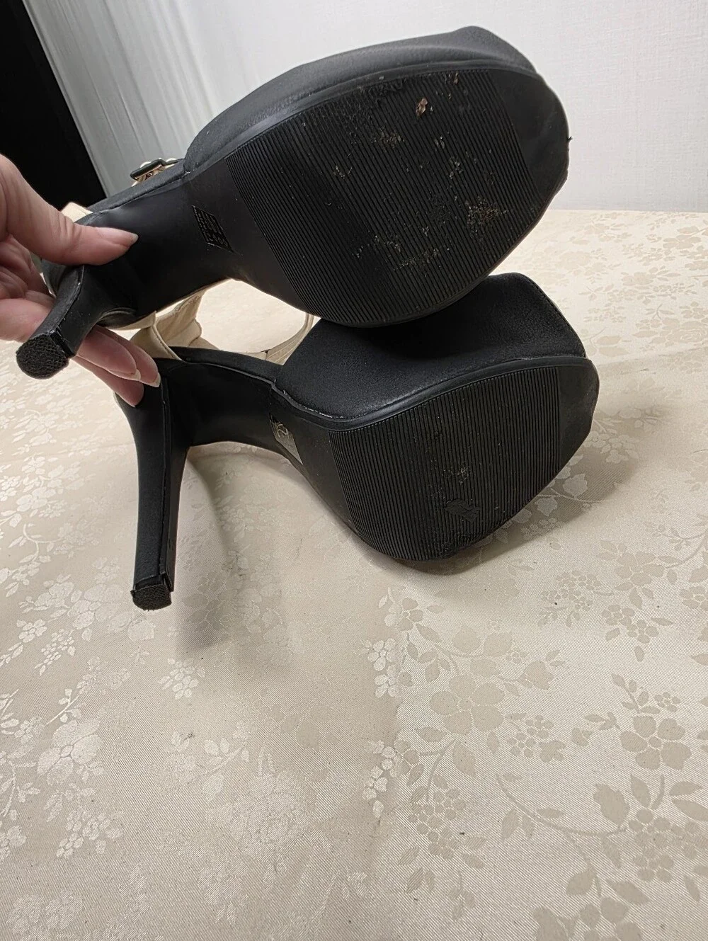 Shoe Republic LA Colorblock Platform Heels Ankle Strap Sandals Black Beige 7.5